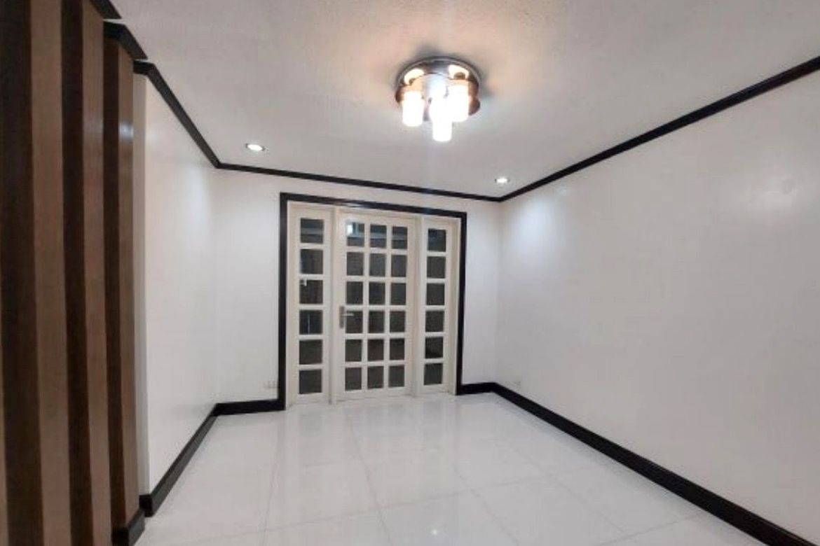 7 бөлмелі жартылай жиһазданған таунхаус, Capitol Golf Townhomes, Кесон-Сити
