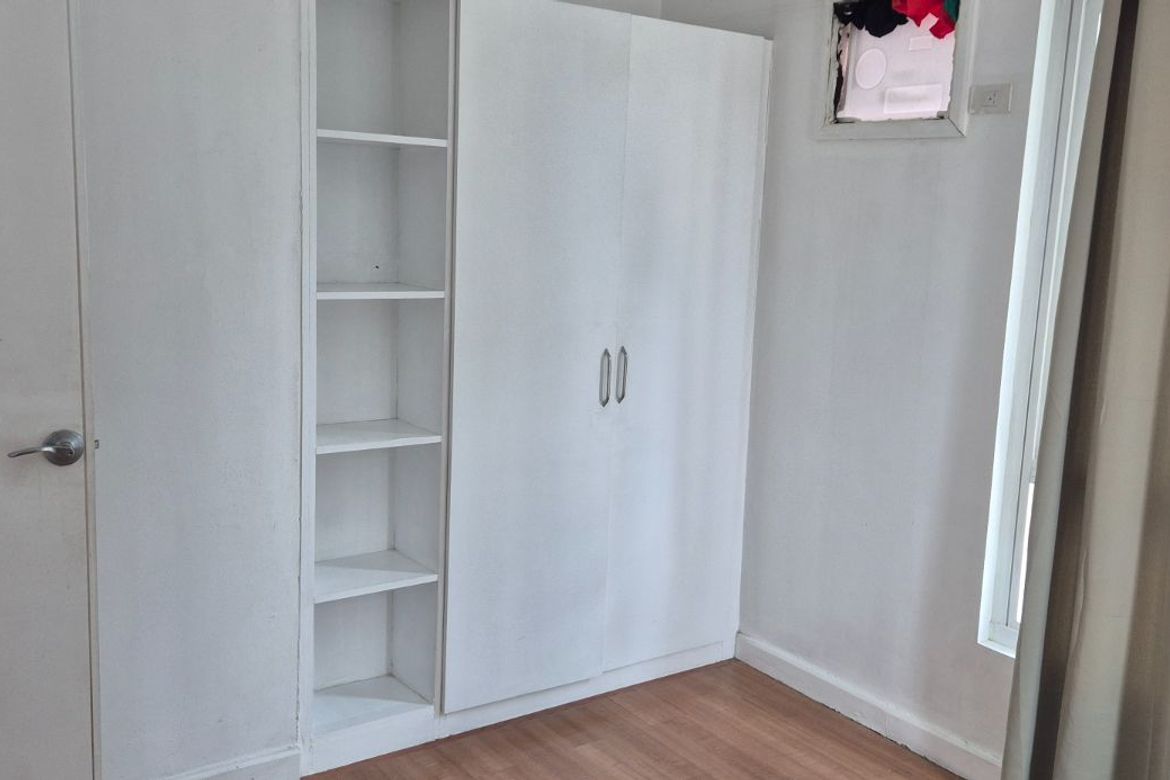 Big 1BR Condo near Ayala Makati