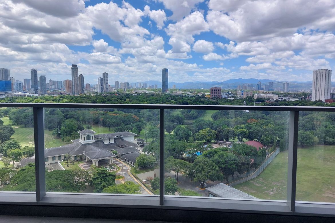 Luxury Apartment with Golf Course and Skyline Views in Mandaluyong