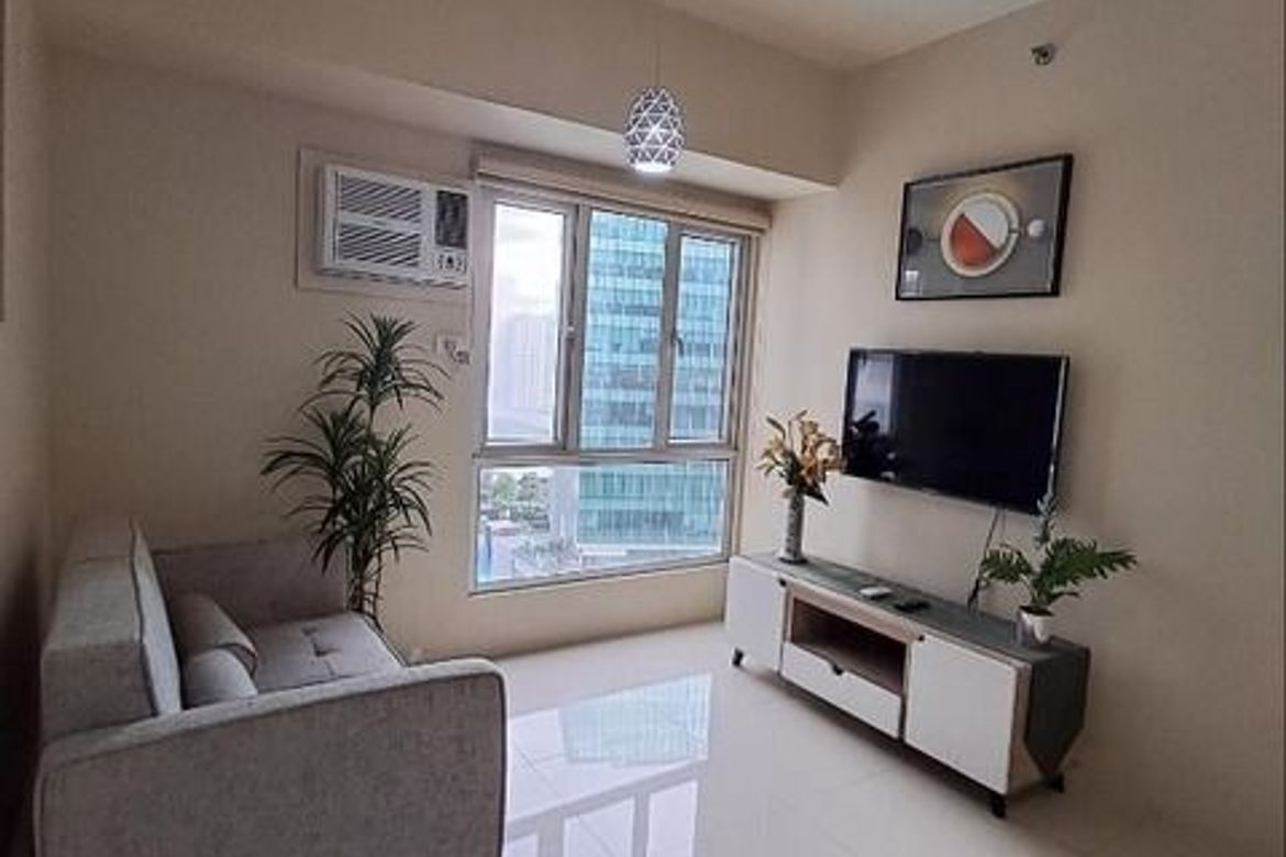 The Montane, BGC-тегі парковкасы бар 2 бөлмелі толық жабдықталған пәтер