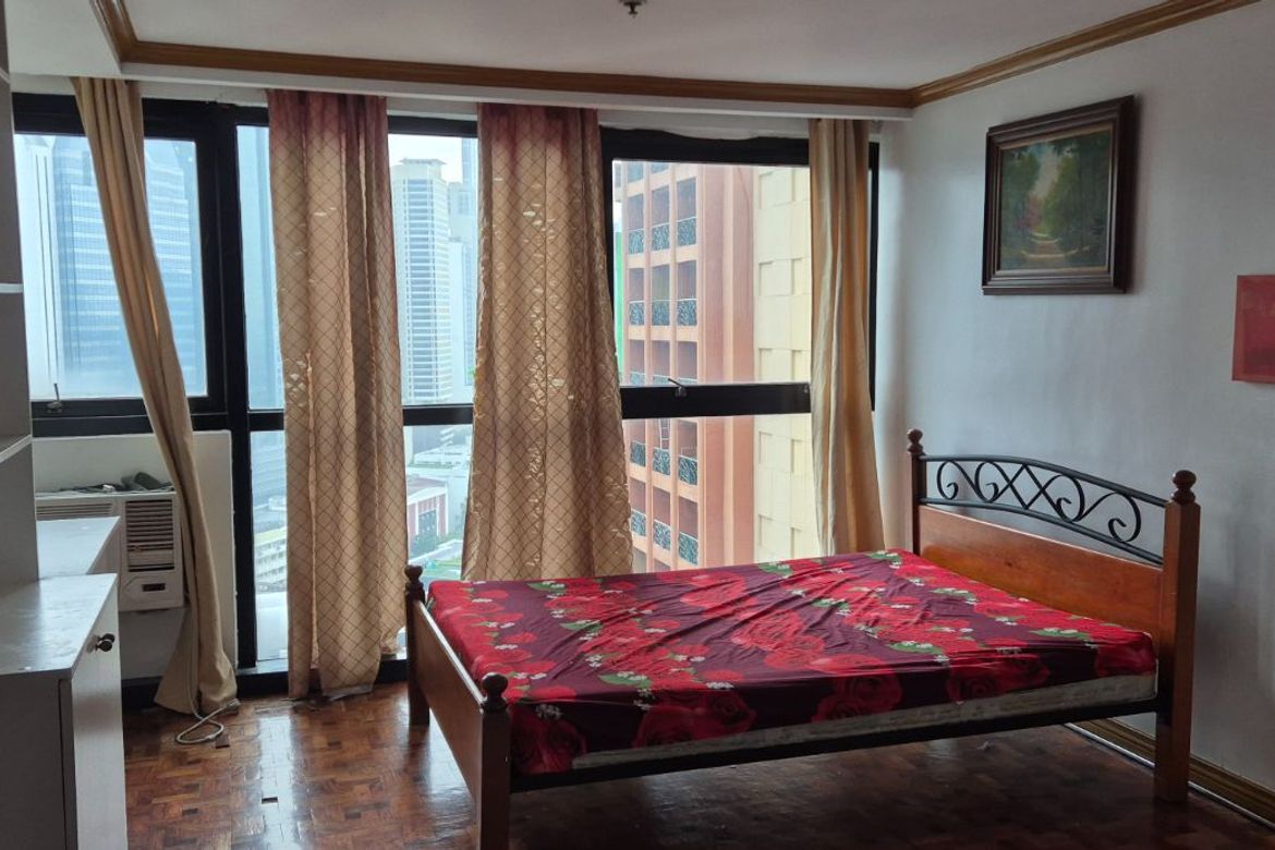 Studio Apartment in Makati, 21st Floor, Near Key City Locations
