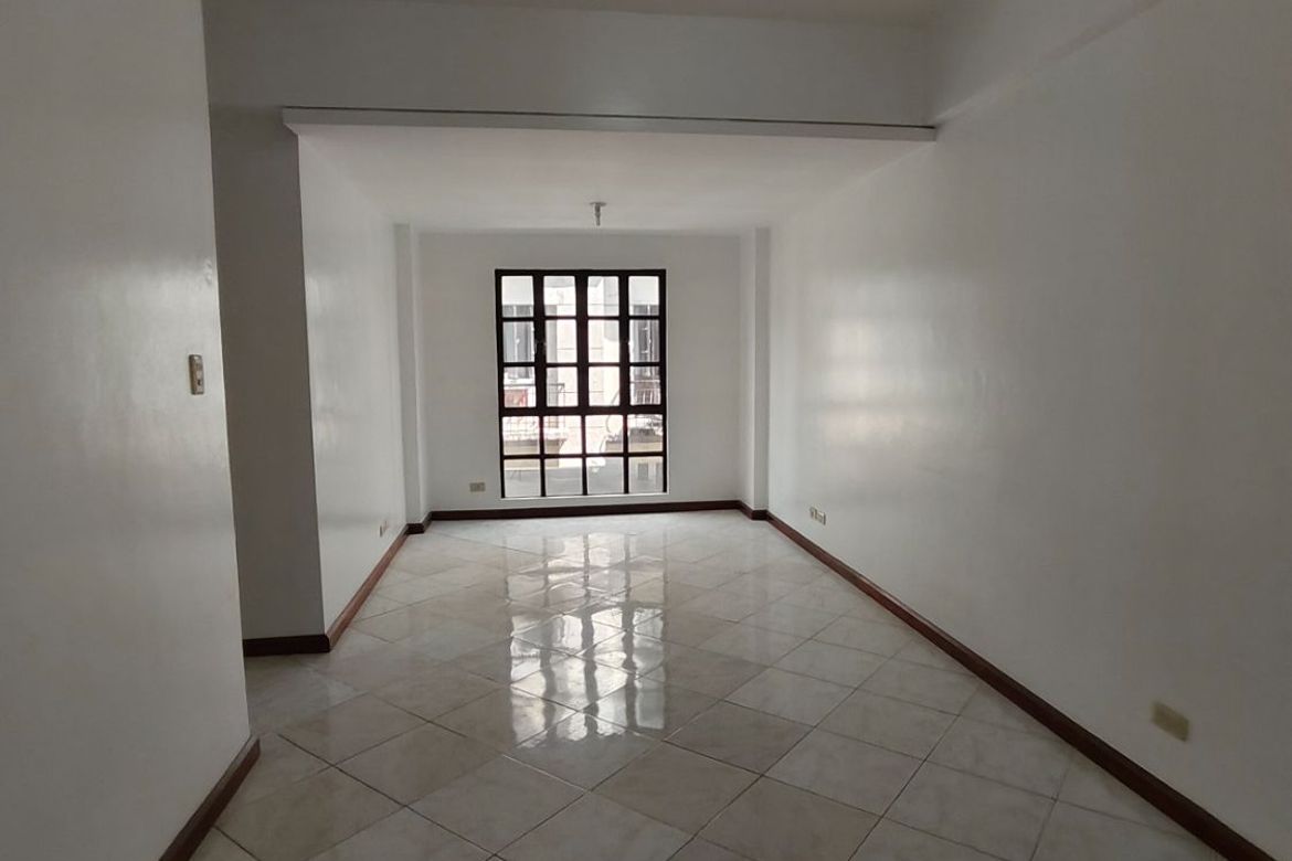 UP Quezon City маңындағы қолжетімді 2 бөлмелі пәтер