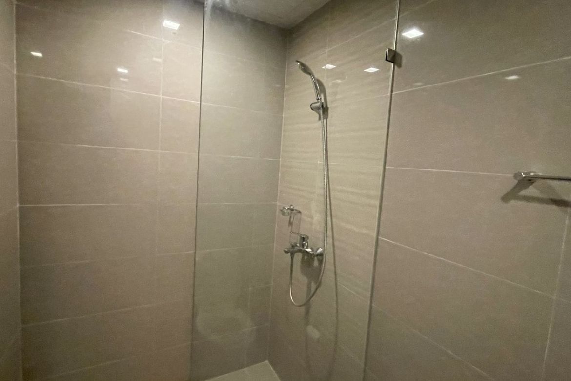 Fully Furnished 1-Bedroom Condo at Uptown Parksuites, Taguig City