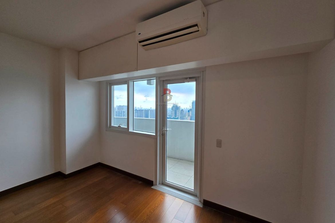 2 Bedroom Condo at The Royalton with Balcony and Parking