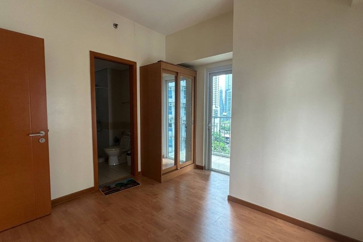 1-кімнатна кутова квартира в Trion Towers, BGC, місто Тагіг