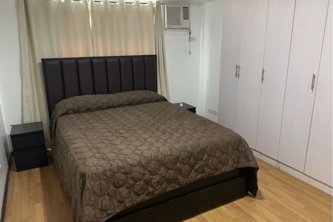 Жабдықталған 2 бөлмелі пәтер және автотұрақ