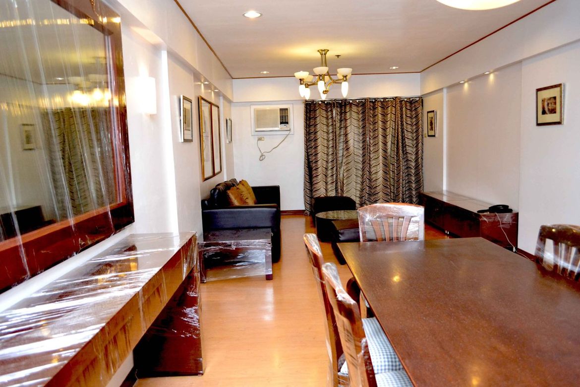 Elizabeth Place, Makati қаласындағы 3 жатты бөлмелі люкс пәтер