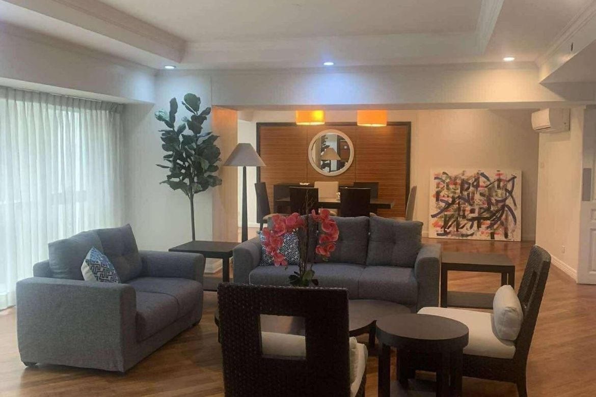 Forbes Tower Makati-дағы толық жабдықталған 2 жатқа бөлмелі пәтер