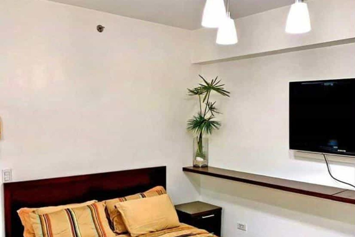 Executive Studio Unit at Two Serendra, The Almond