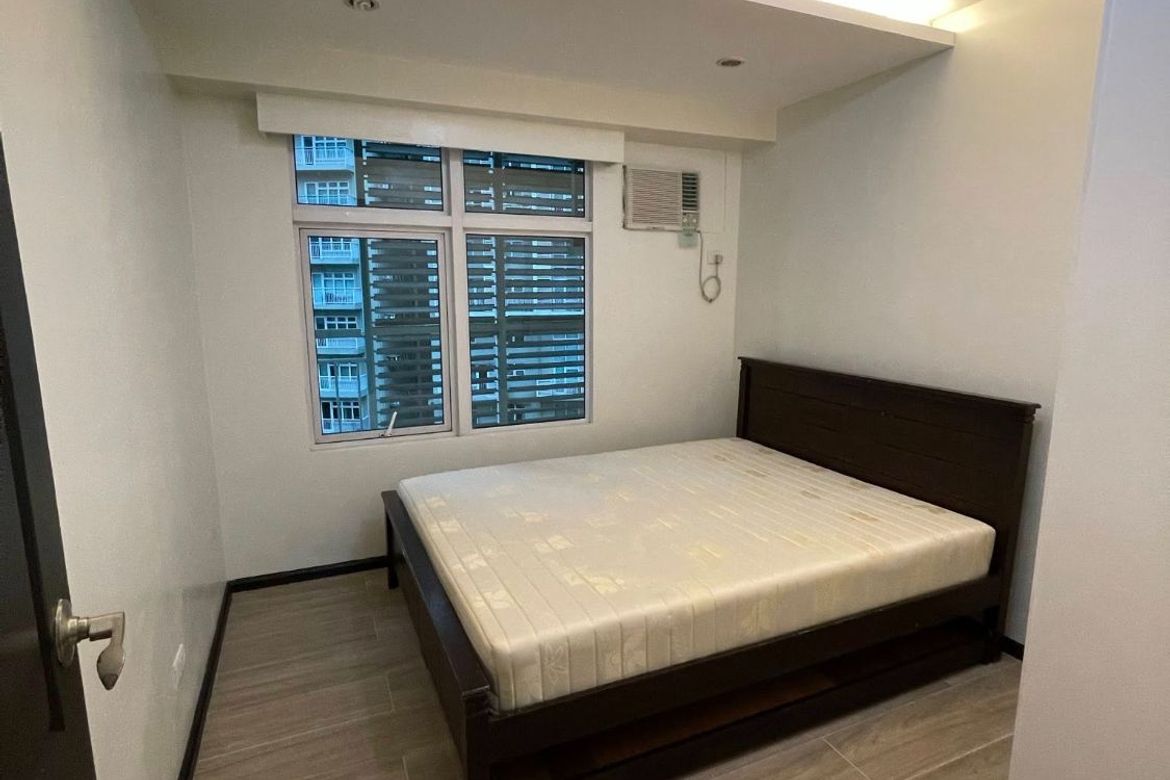 Жаңа жөнделген 2 бөлмелі пәтер Two Serendra BGC-де
