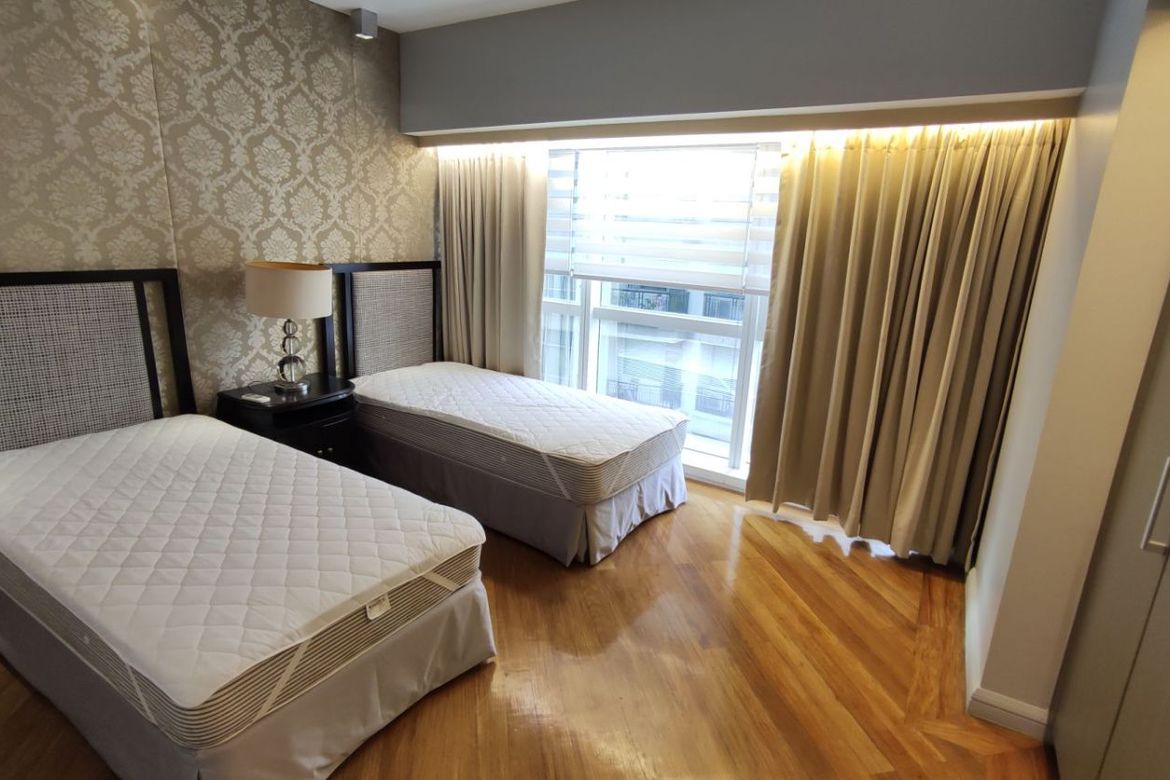 The Forbes Tower, Salcedo Village-тегі 3 бөлмелі пәтер