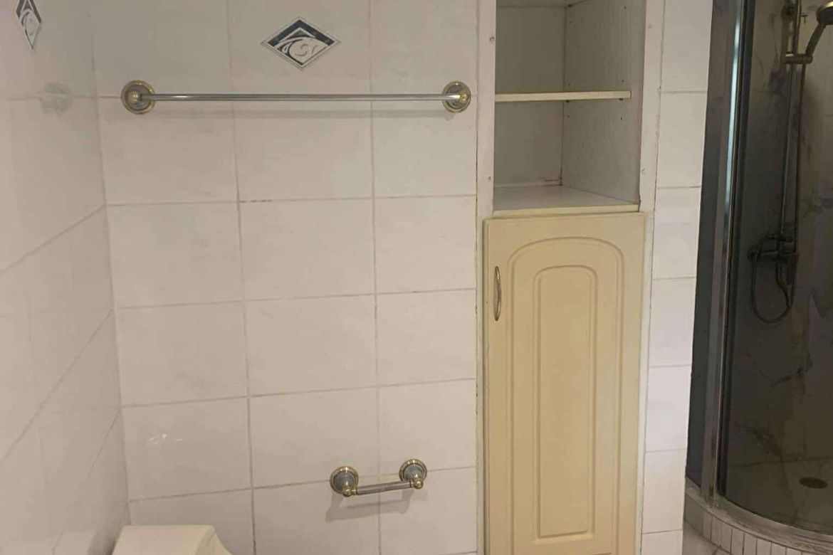 Forbes Tower Makati-дағы толық жабдықталған 2 жатқа бөлмелі пәтер