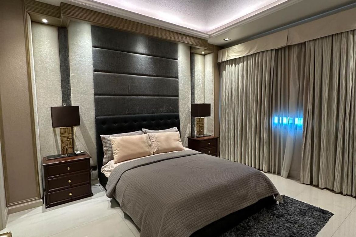 Толық жабдықталған 1 бөлмелі пәтер Shang Grand Tower, Макати қаласында