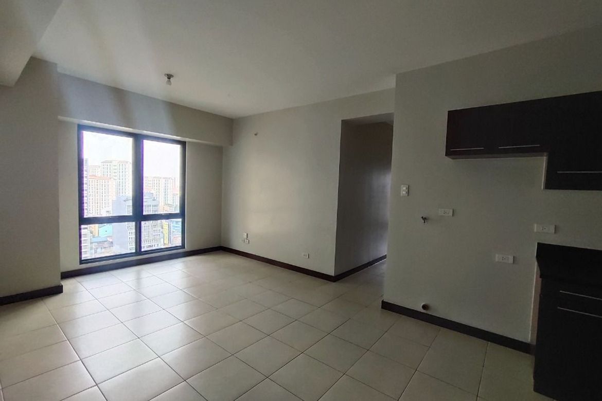 3 жатты бөлмелі пәтер, Flair Towers, Мандалуйонг