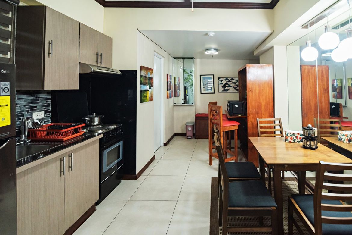 The Columns Legazpi-дағы 1 бөлмелі жиһаздармен жабдықталған пәтер