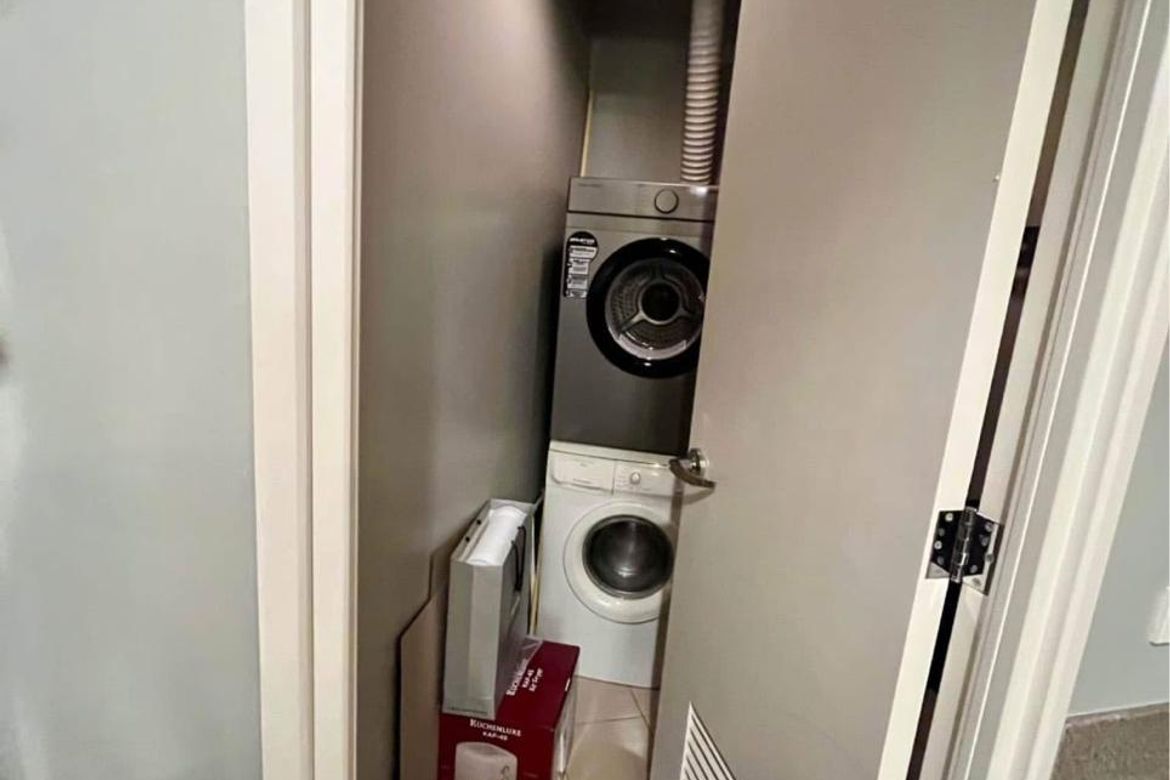 One Rockwell, Шығыс мұнарасындағы 1 бөлмелі толық жабдықталған пәтер