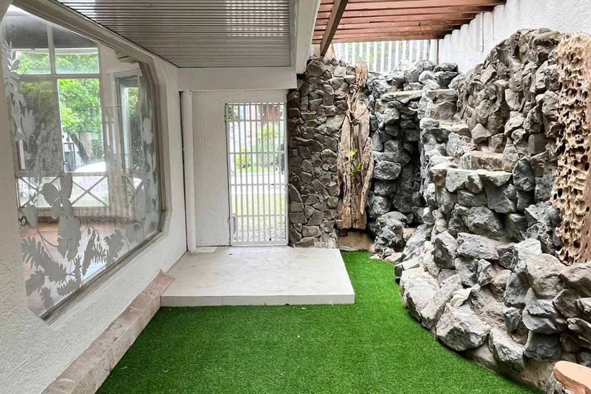 Spacious 5-Bedroom House in Ayala Alabang Village