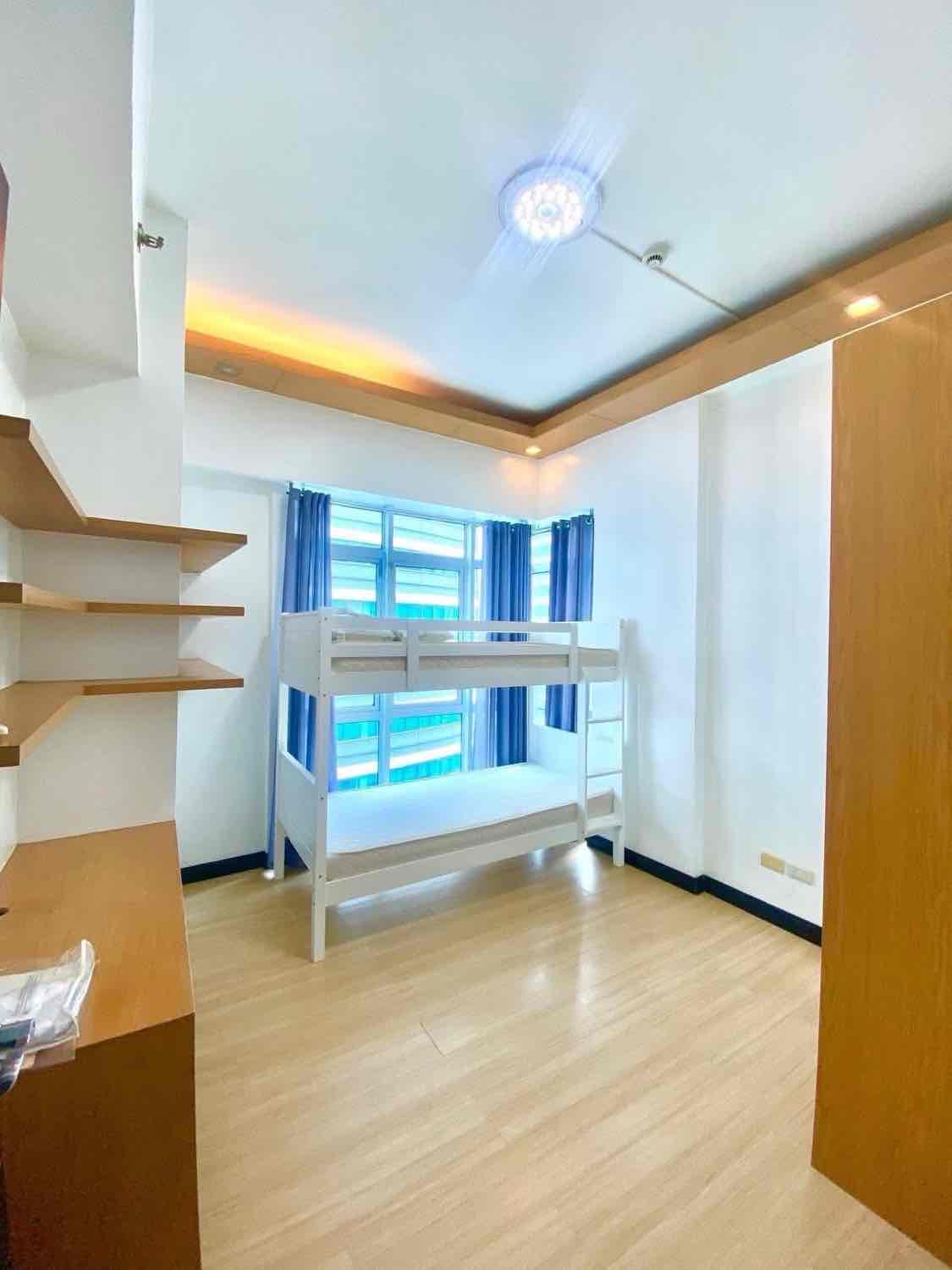 Fully Furnished 2BR Apartment in BLUESAPHIRE, BGC
