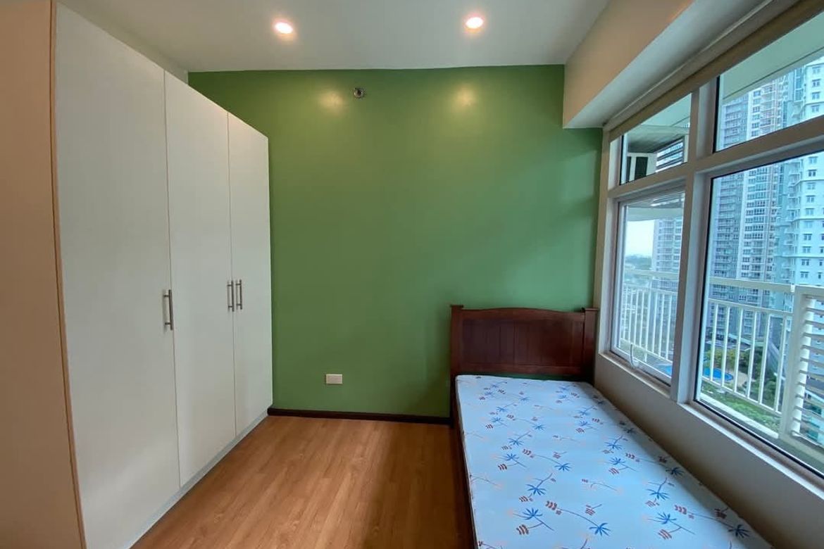 Two Serendra, The Calley - 2-жатақаналы жиһаздалған пәтер