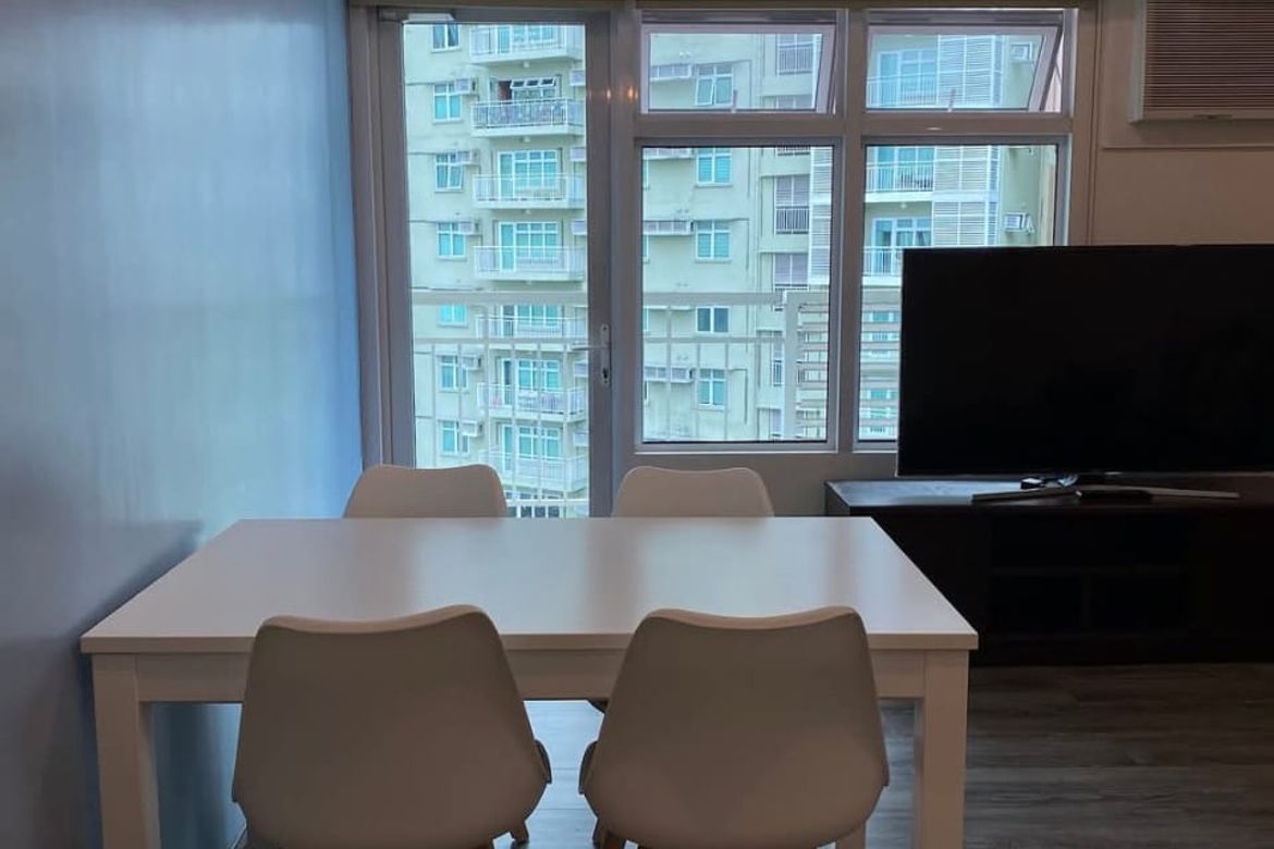 Two Serendra, The Calley - 2-жатақаналы жиһаздалған пәтер