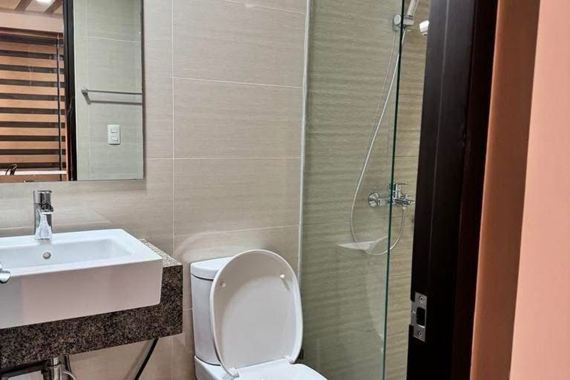 Uptown Ritz-тегі қызметші бөлмесі бар 2 жуынатын бөлмелі жиһазданған пәтер