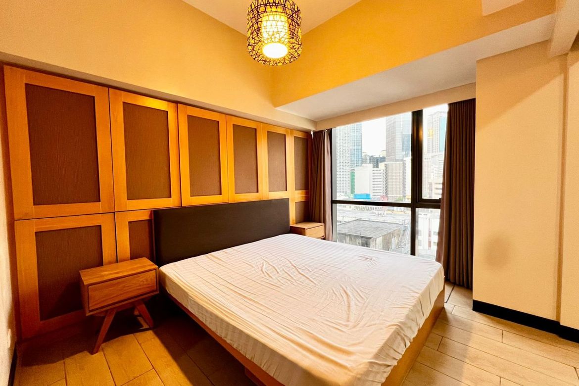 Studio Apartment with Makati Skyline View
