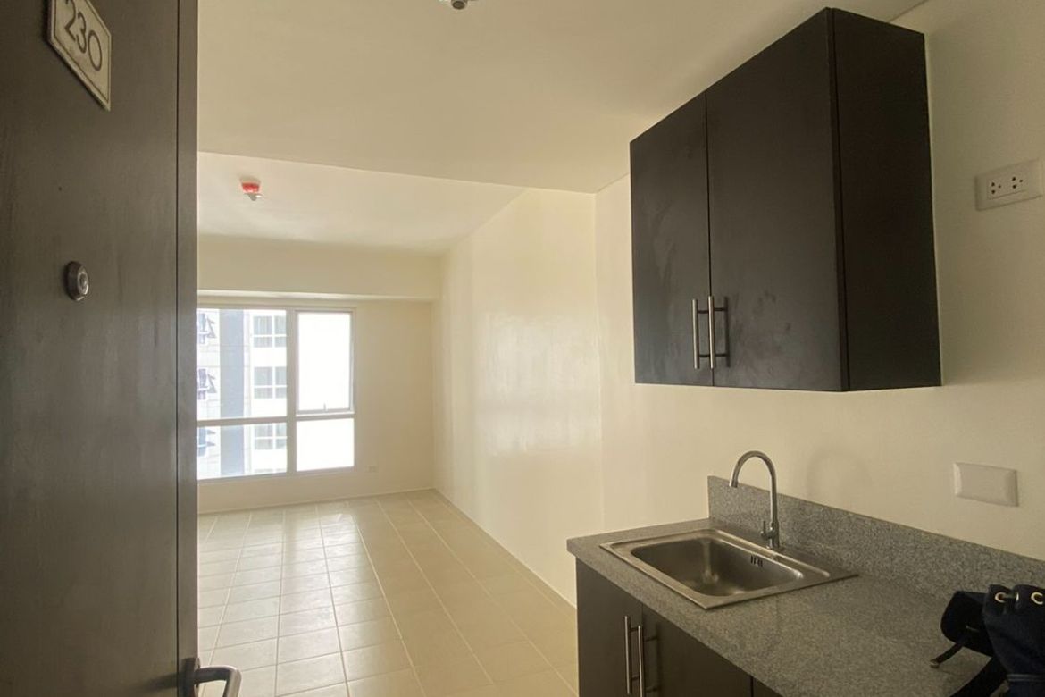 Pioneer Woodlands Studio and 1-2 Bedroom Apartments Near MRT Boni Station