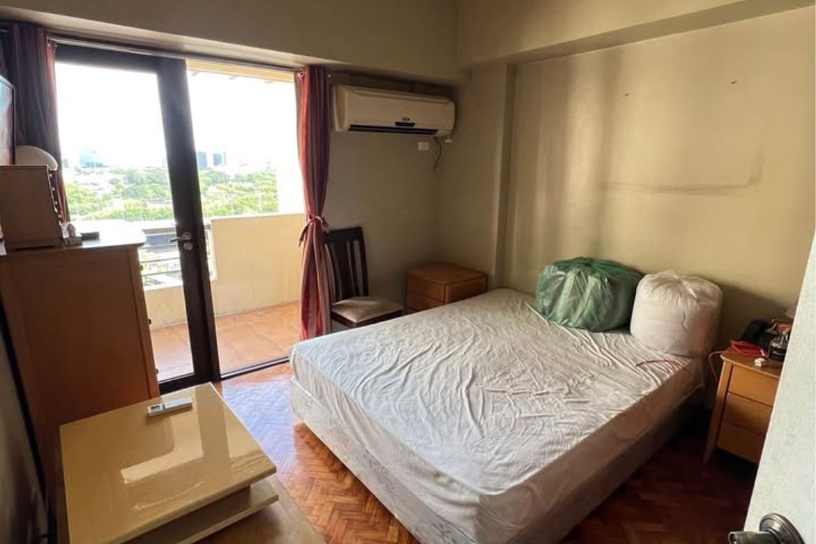 Fully Furnished Two Bedroom Apartment in Merville, Parañaque