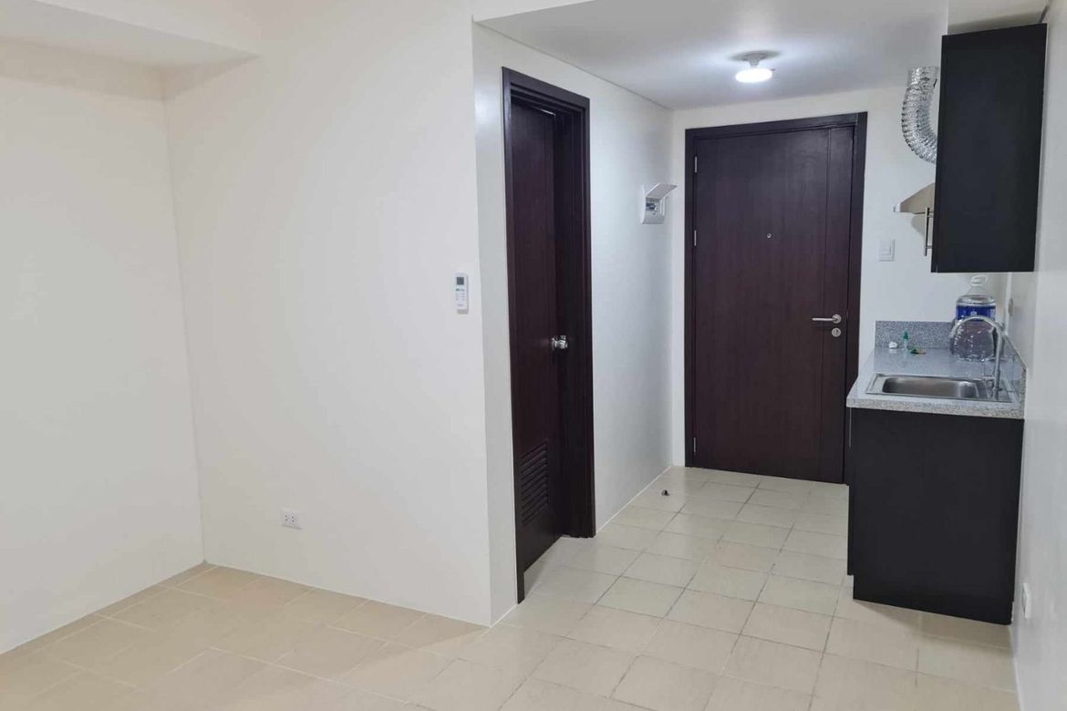 Mandaluyong қаласындағы Pioneer Woodland кондоминиумы - MRT Boni станциясына қосылған