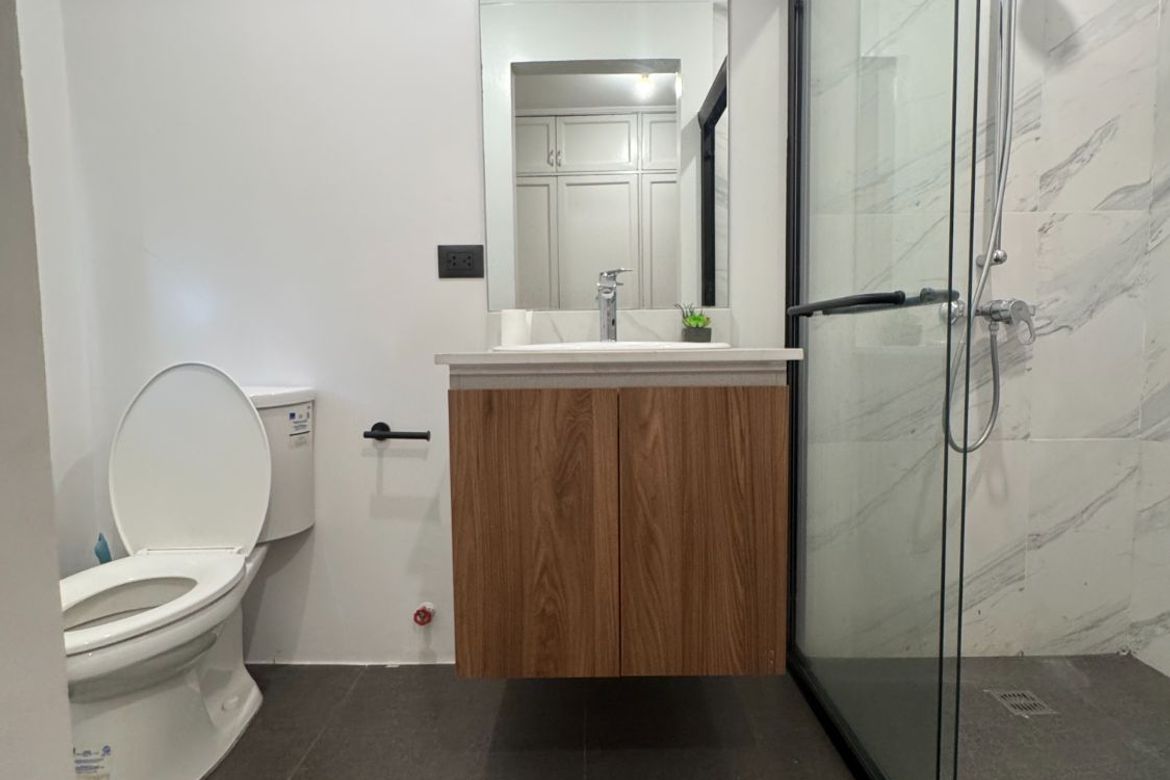 Valle Verde 5, Пасигдегі жертөлесі бар бұрышты 2 қабатты үй