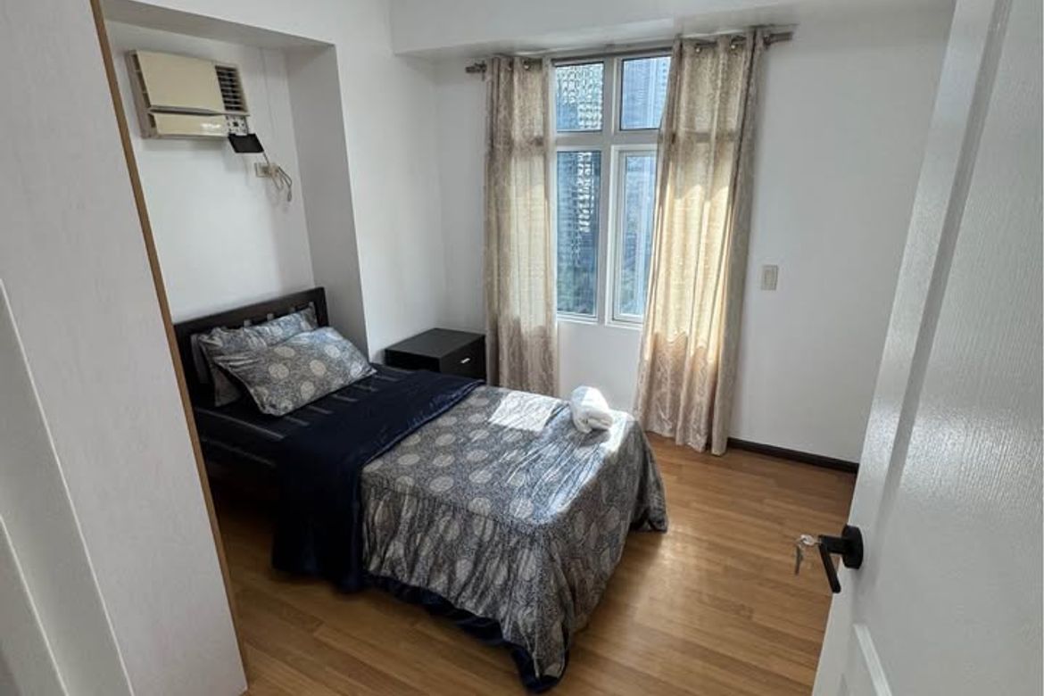 Two Serendra Encino - Жабдықталған 2 бөлмелі пәтер Тагиг қаласында