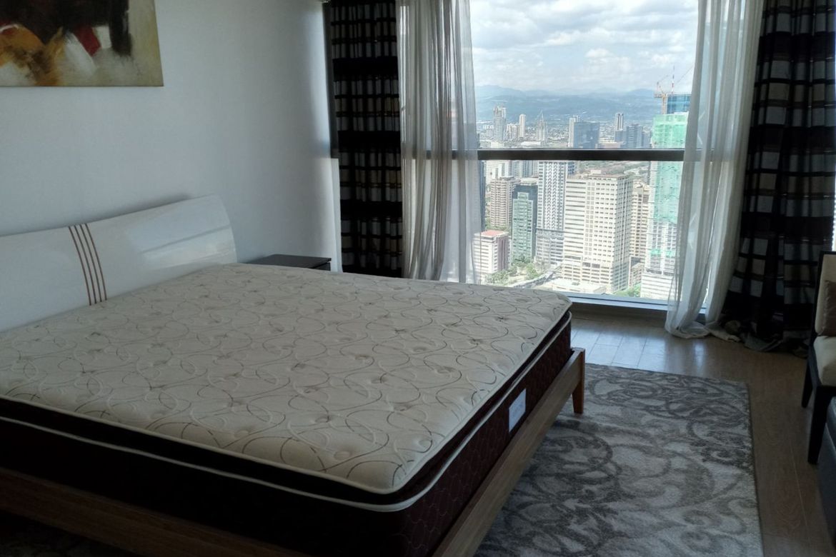 One Shangri-La Place-те толық жабдықталған 3 бөлмелі пәтер