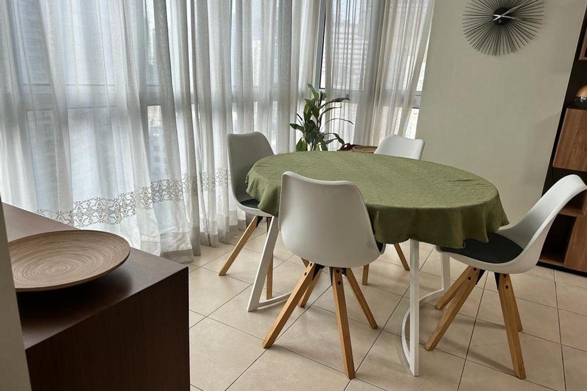Two Serendra BGC, Тагиг қаласындағы екі бөлмелі пәтер