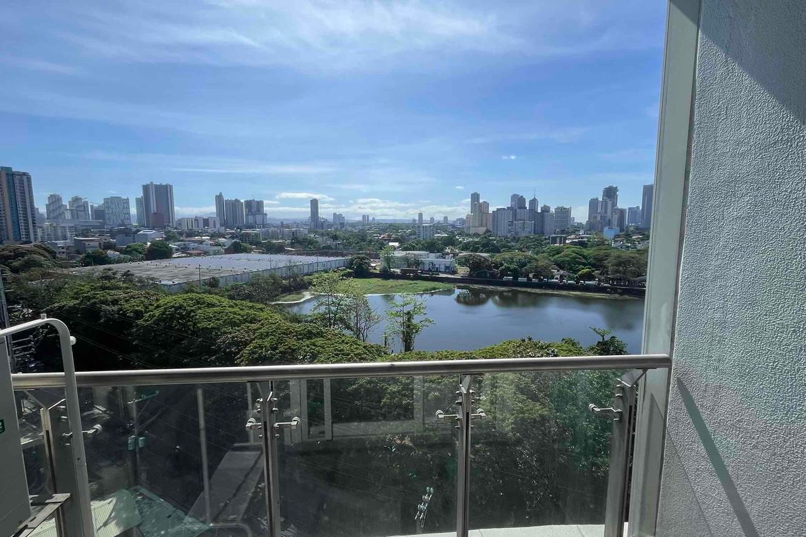 Skyvillas One Balete New Manila-дағы жиһазбен жабдықталған 2 бөлмелі пәтер