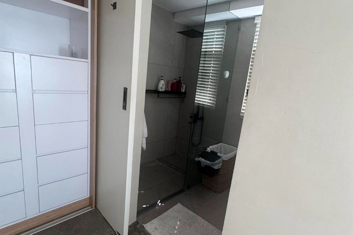 Угловая 2-комнатная квартира в Red Oak Two Serendra BGC, Тагиг
