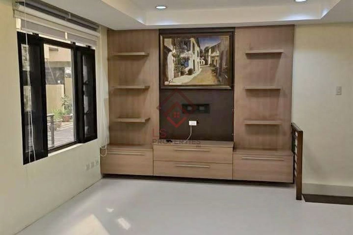4-комнатная частично меблированная таунхаус в Wilson Manor, Сан-Хуан