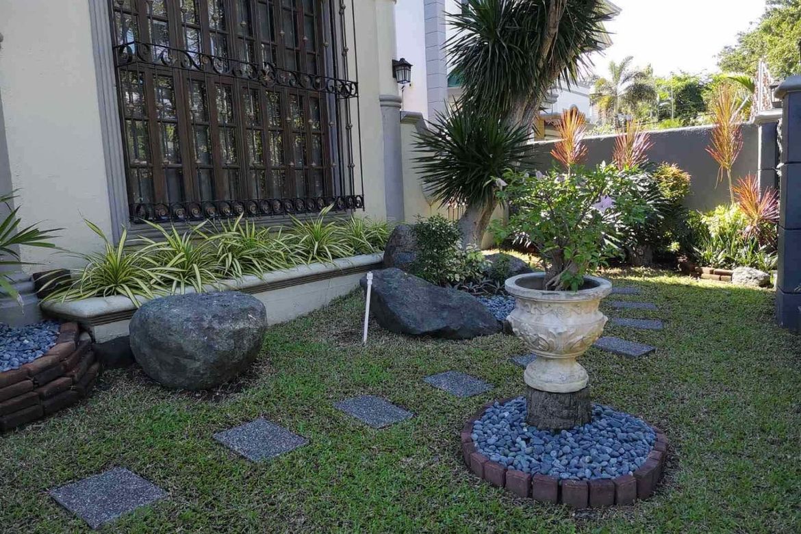Spacious 4-Bedroom House in Ayala Alabang with Pool