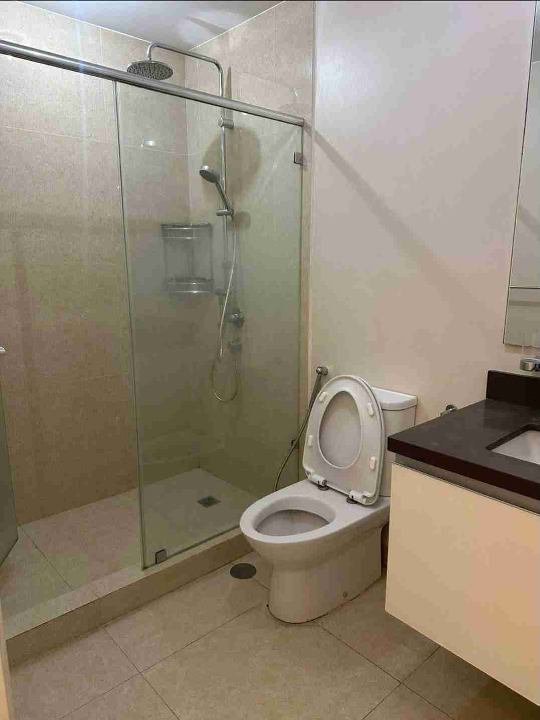 1 бөлмелі толық жабдықталған пәтер Shang Salcedo Place балконмен