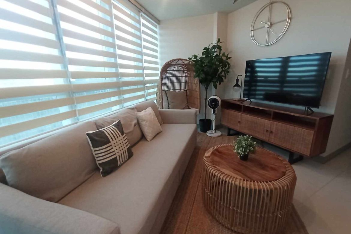 Fully-Furnished 1-Bedroom Apartment in Uptown Parksuites, Taguig