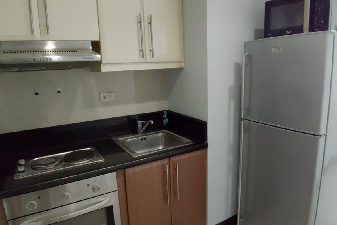 Studio Apartment on 24th Floor with City View