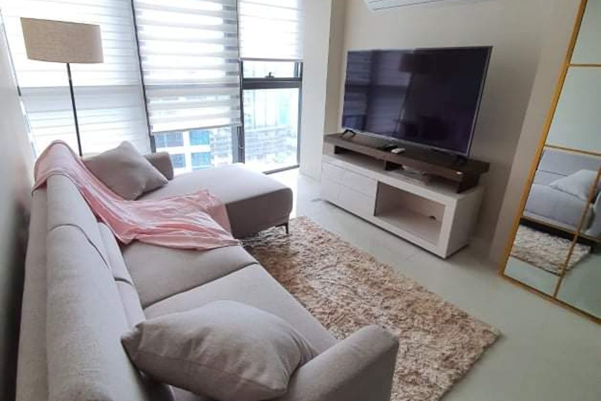 Fully Furnished 2 Bedroom in Uptown Ritz BGC, Taguig