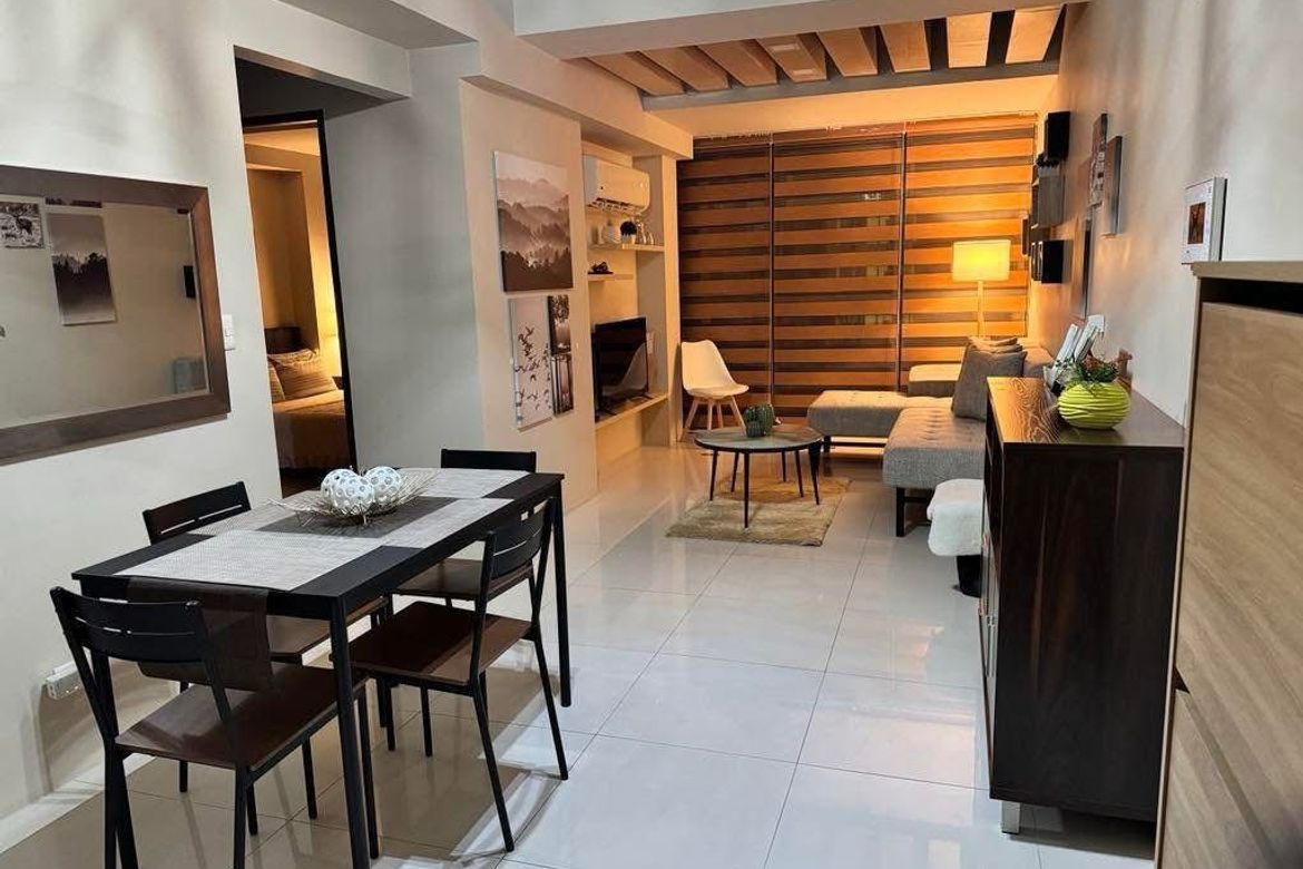 Uptown Ritz-тегі қызметші бөлмесі бар 2 жуынатын бөлмелі жиһазданған пәтер