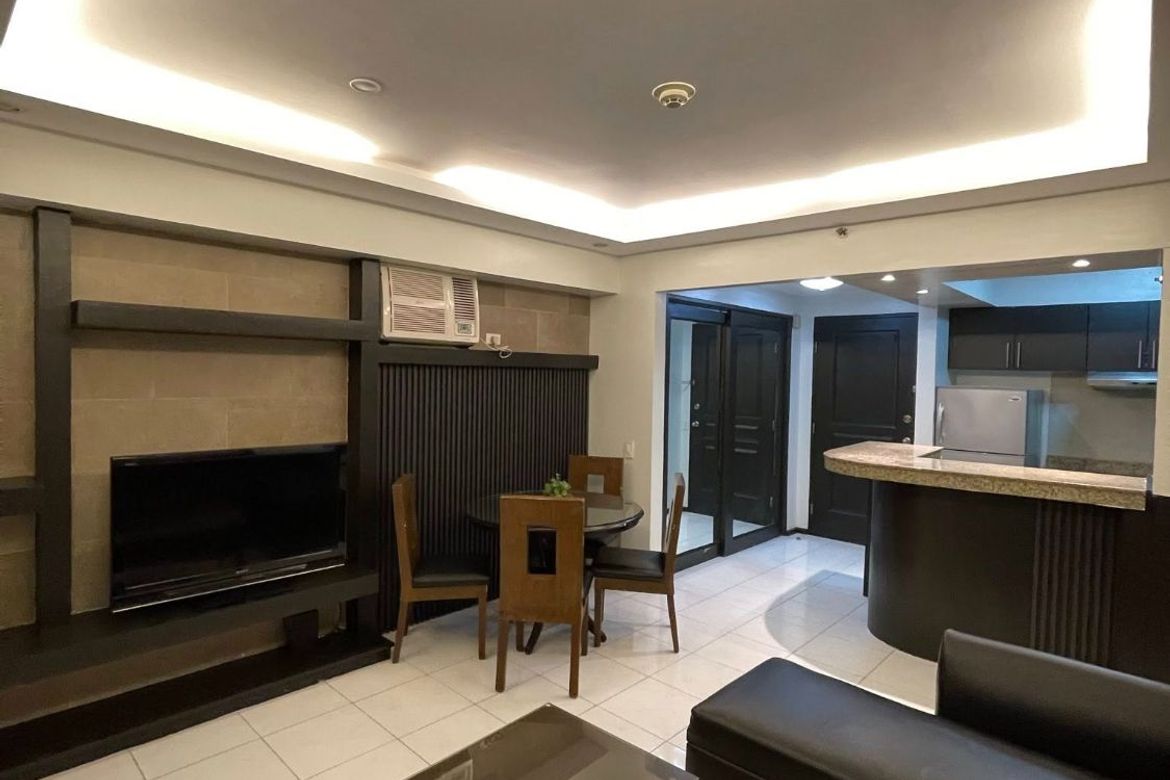 Жаңа жөнделген 2 бөлмелі пәтер Two Serendra BGC-де