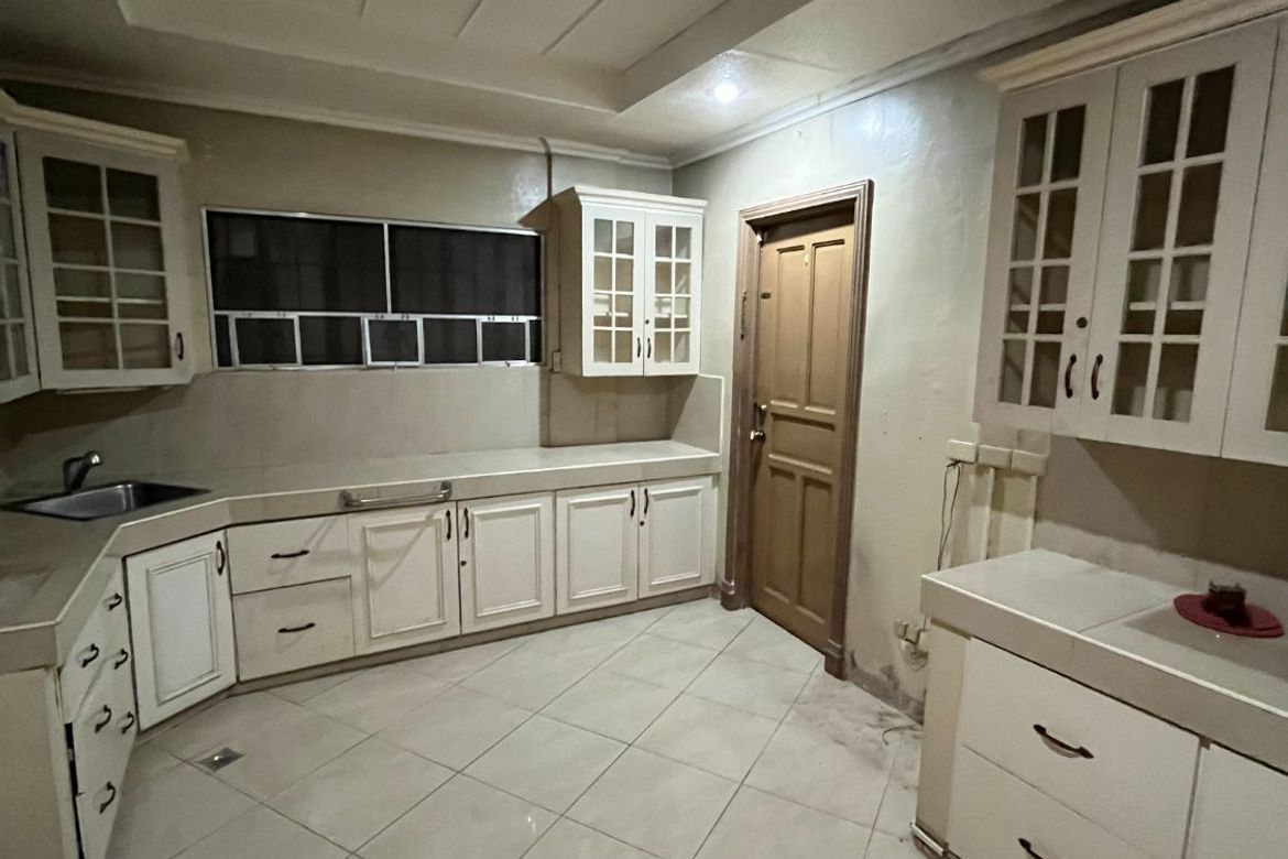 Spacious 4-Bedroom Executive Home in Merville with Gardens and Parking