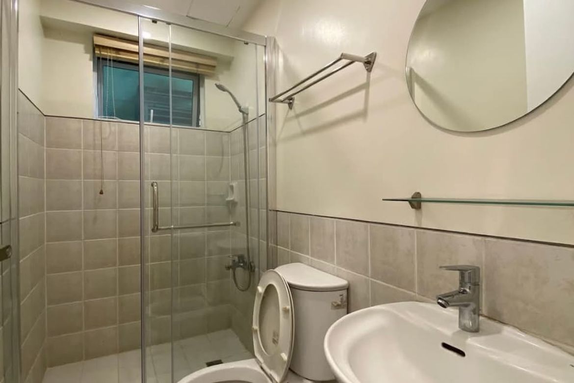 Two Serendra, The Calley - 2-жатақаналы жиһаздалған пәтер