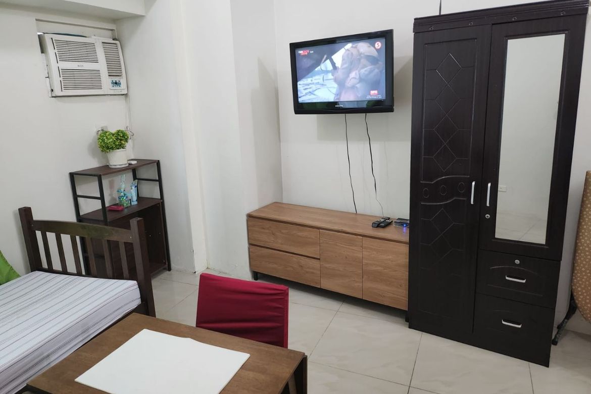 Fully Furnished Studio in Legazpi Village, Makati