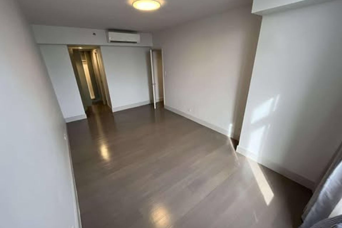 Rockwell Center, Макати қаласындағы жоғарғы қабаттағы 2 жатқышты пәтер