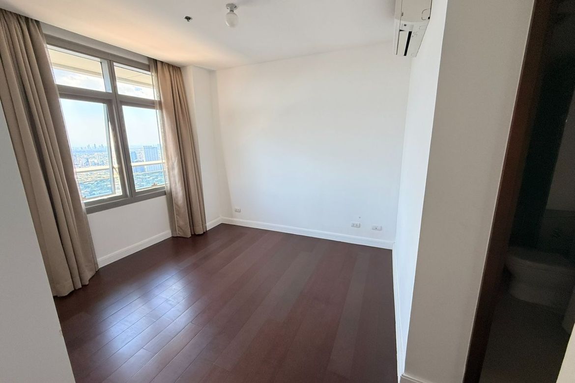 3 Bedroom Luxury Unit at The Suites BGC