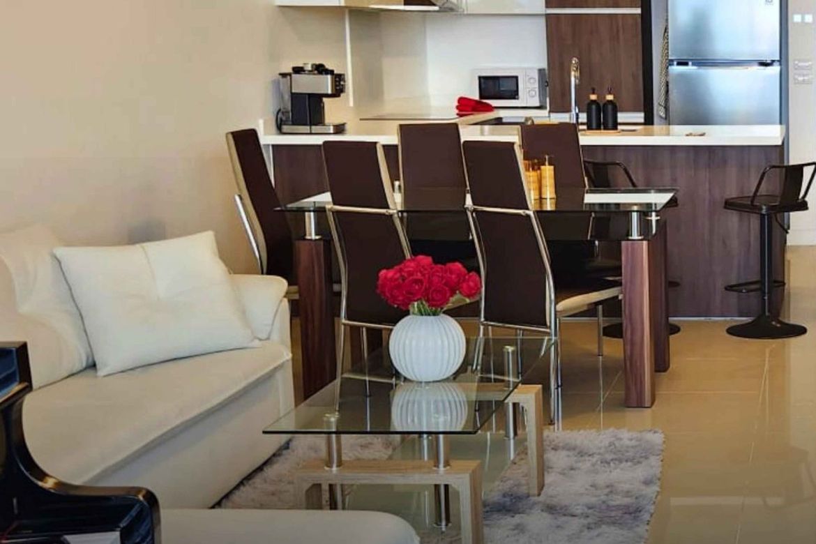 Fully Furnished 1-Bedroom Condo in BGC with East-Facing Balcony