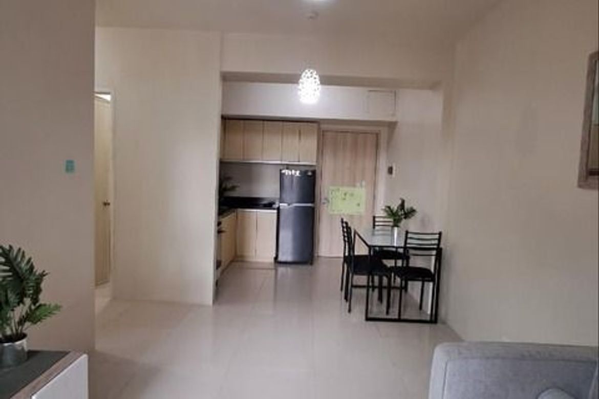 The Montane, BGC-тегі парковкасы бар 2 бөлмелі толық жабдықталған пәтер